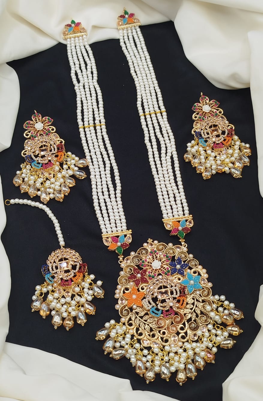 Noratan heavy dholna set with heavy airings tika
