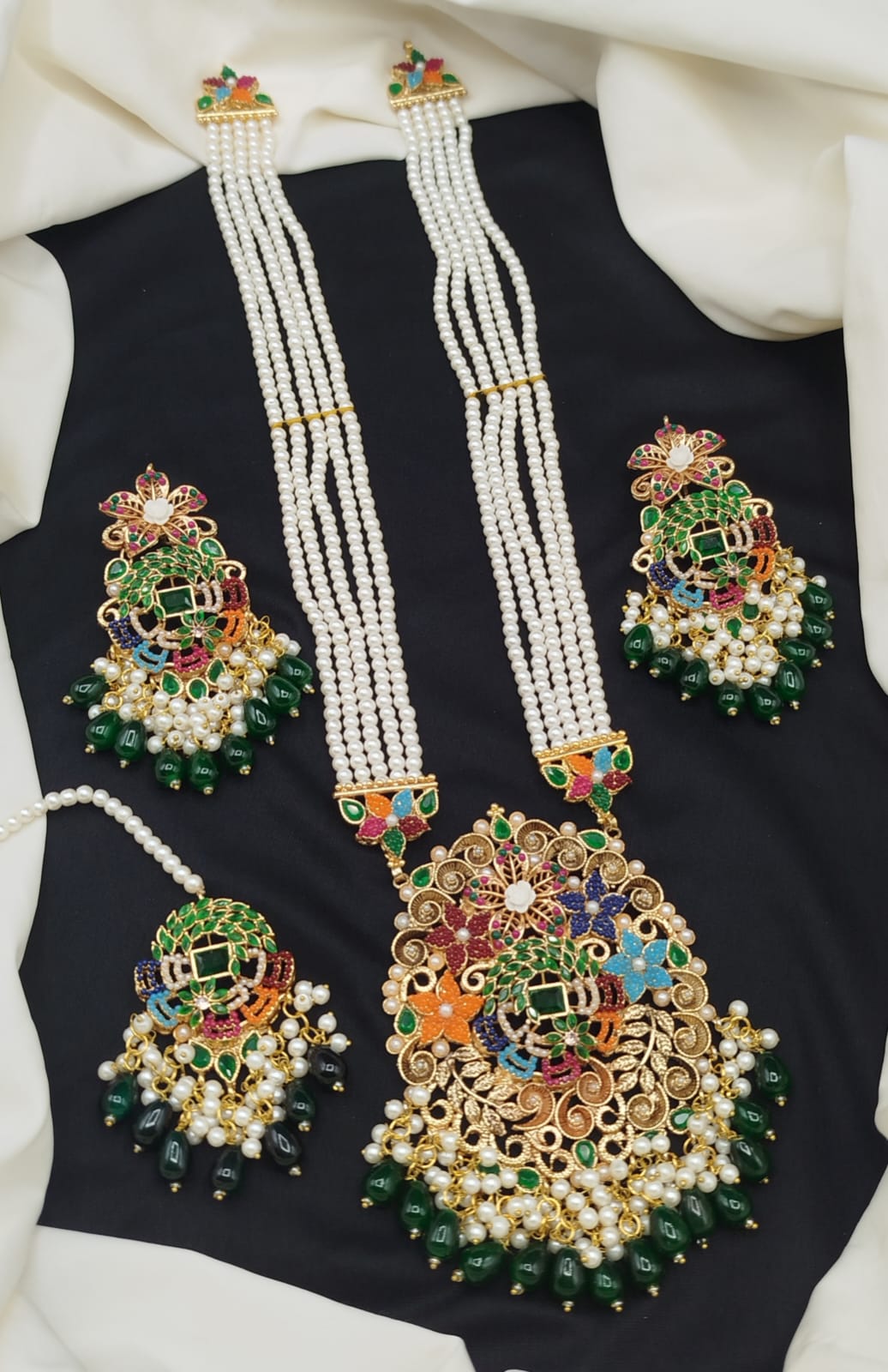 Noratan heavy dholna set with heavy airings tika