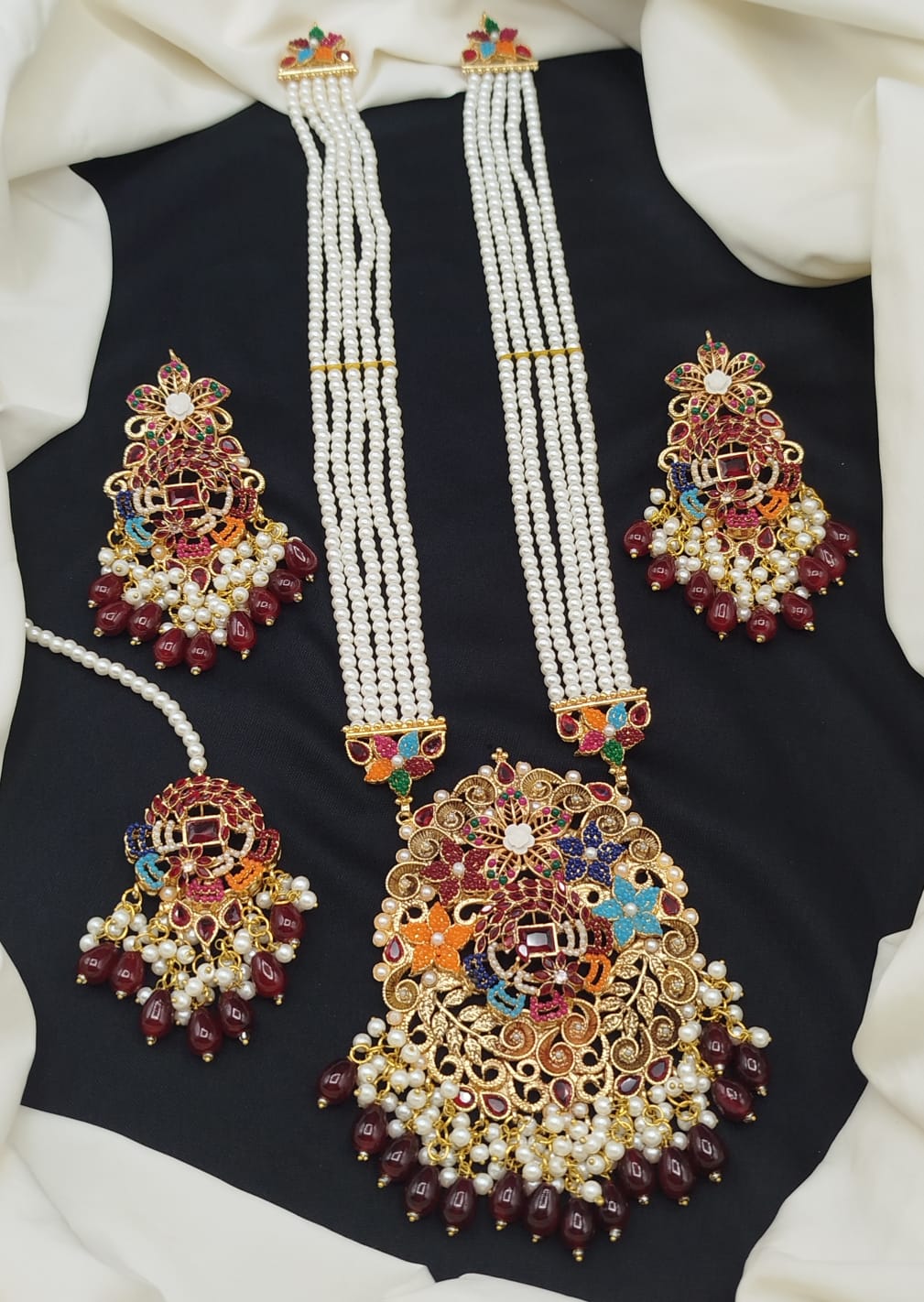 Noratan heavy dholna set with heavy airings tika