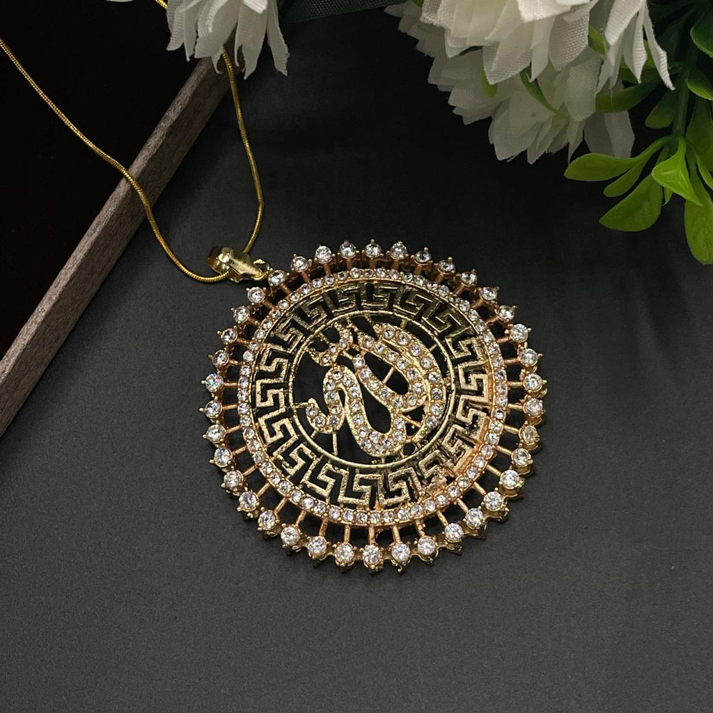 Regal Aura Pendant