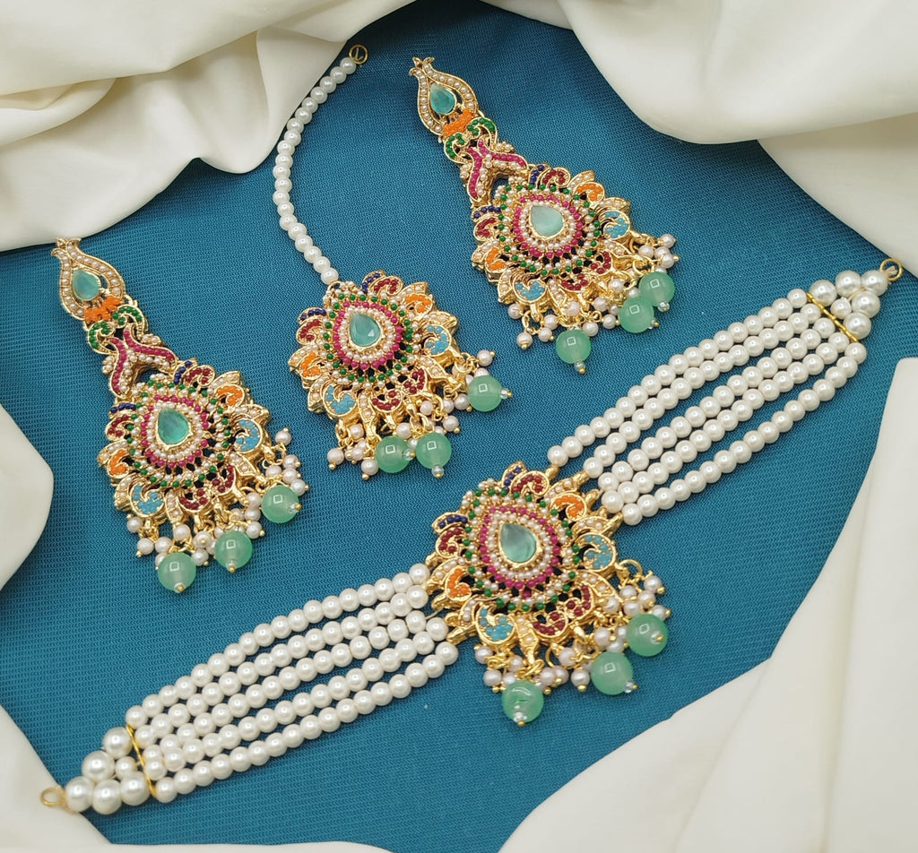 Noura Choker Set