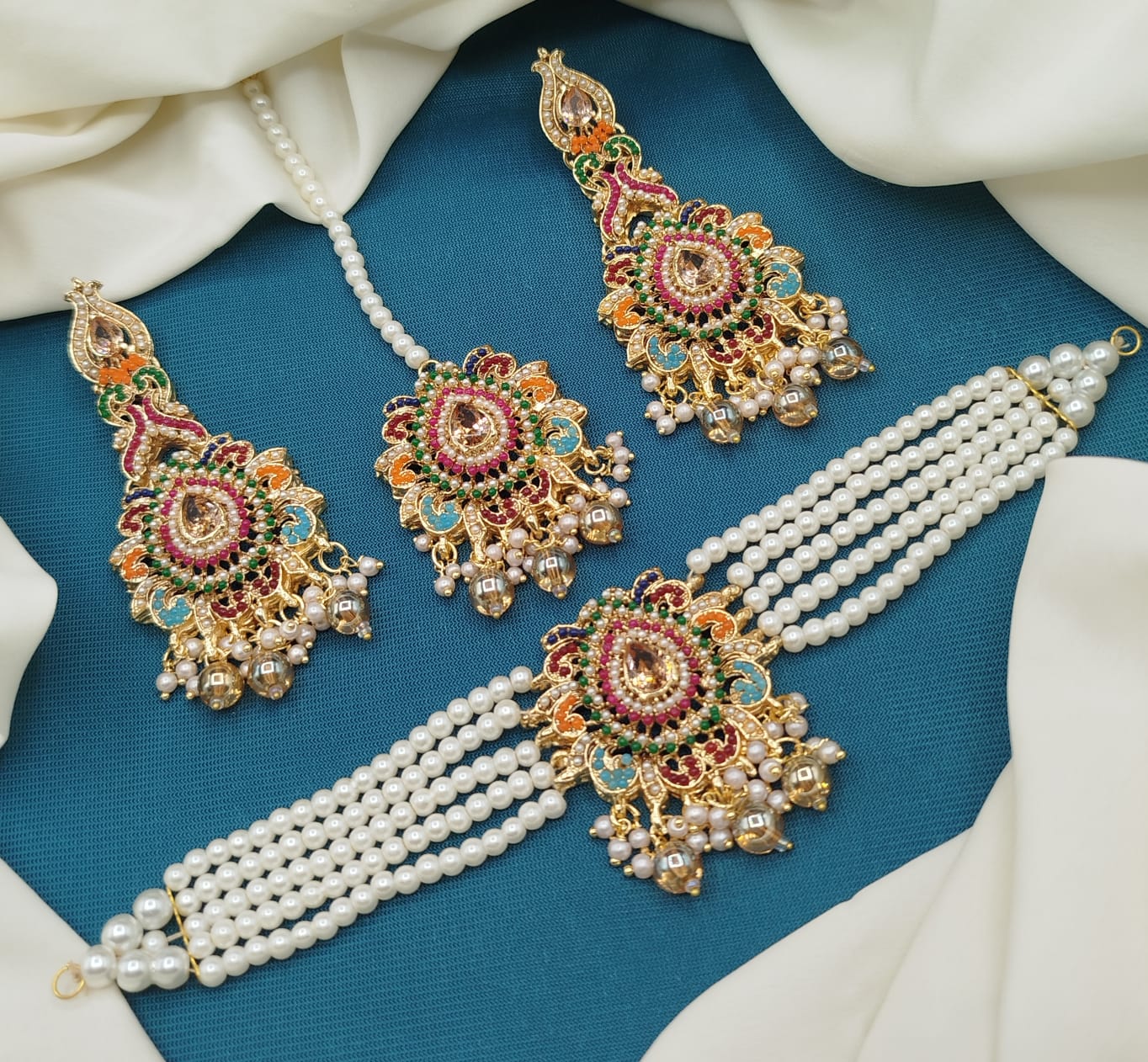 Noura Choker Set