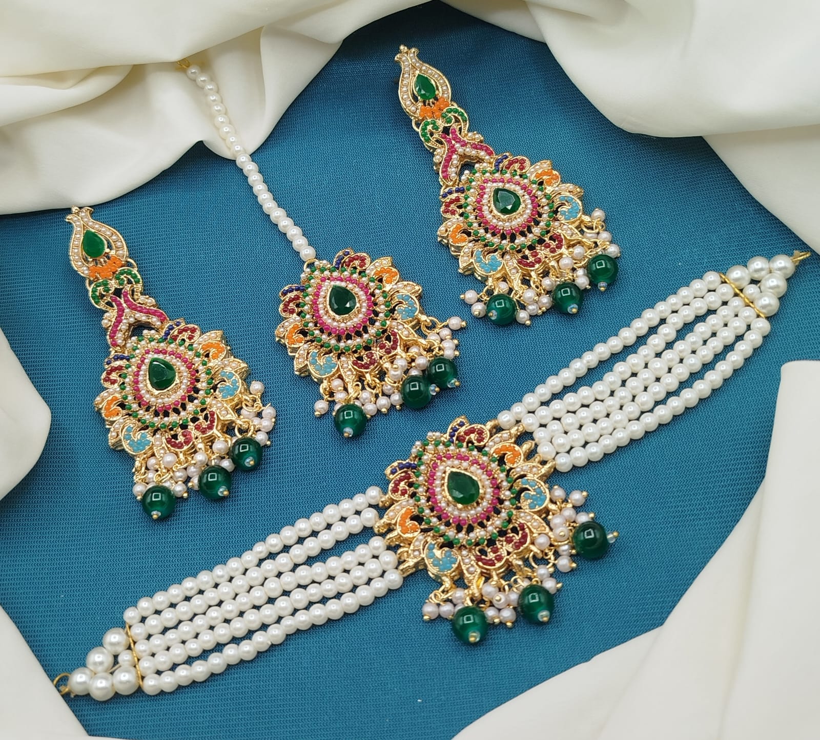Noura Choker Set