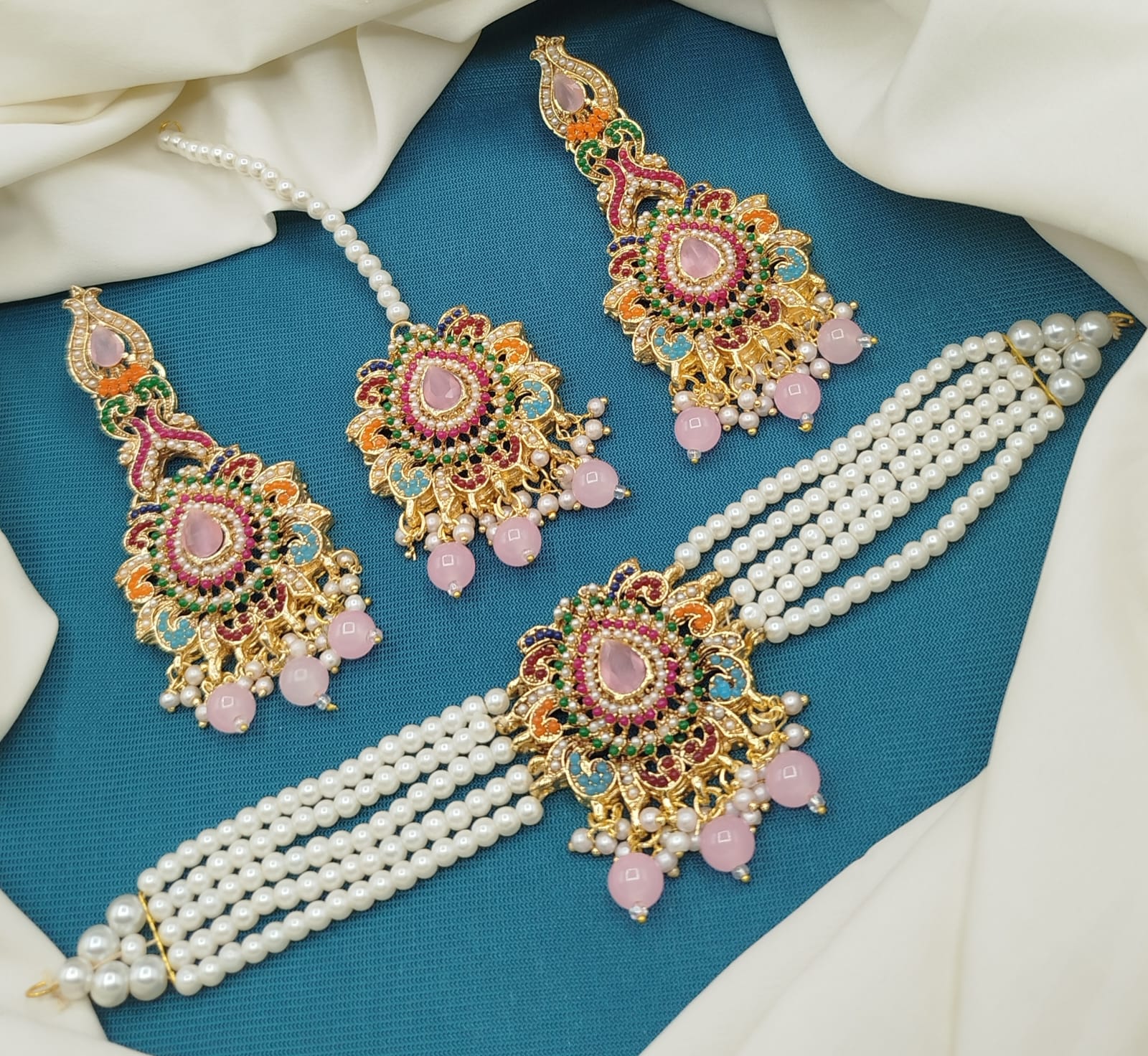 Noura Choker Set