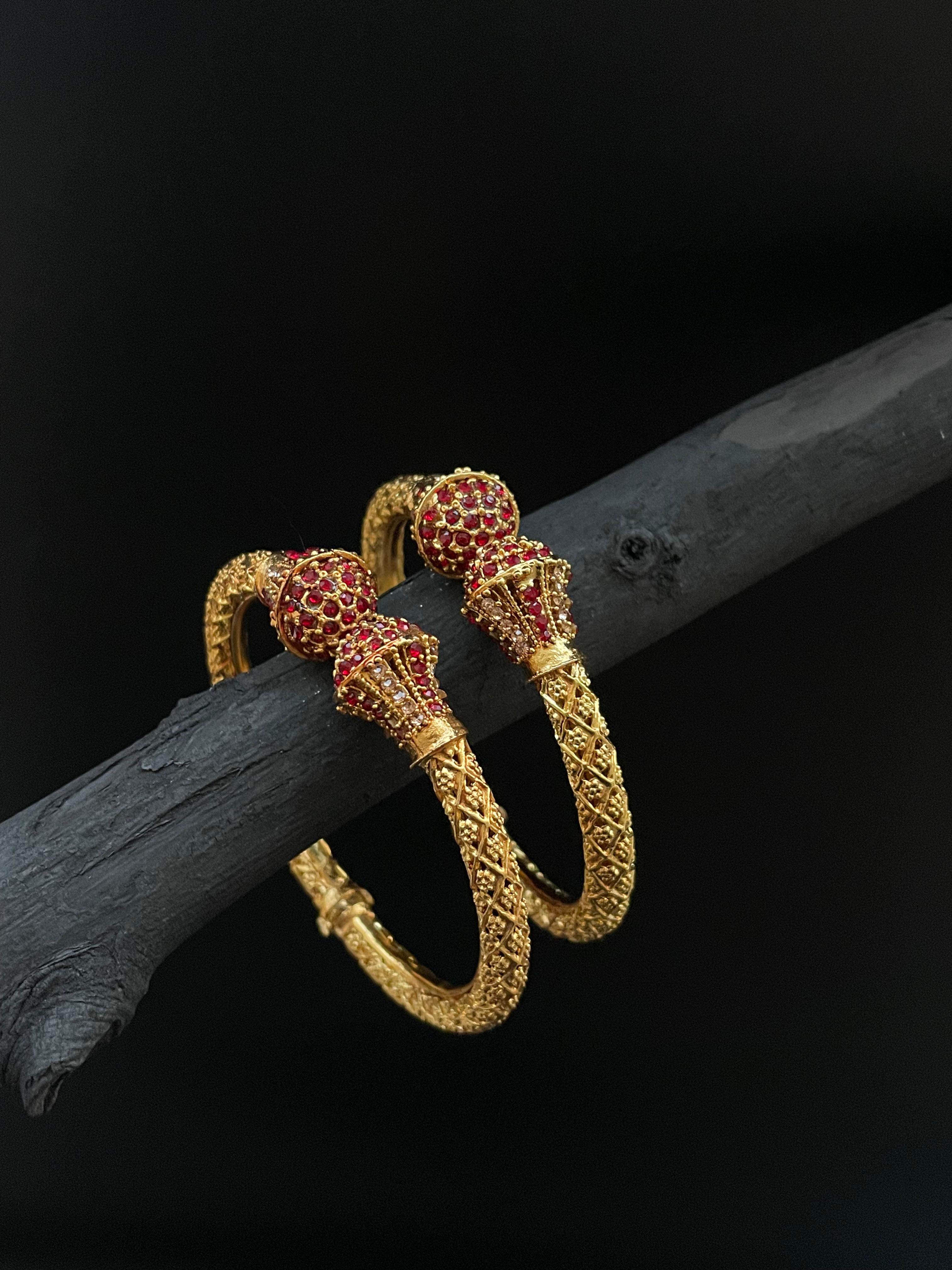 Adjustable bracelet Openable kare