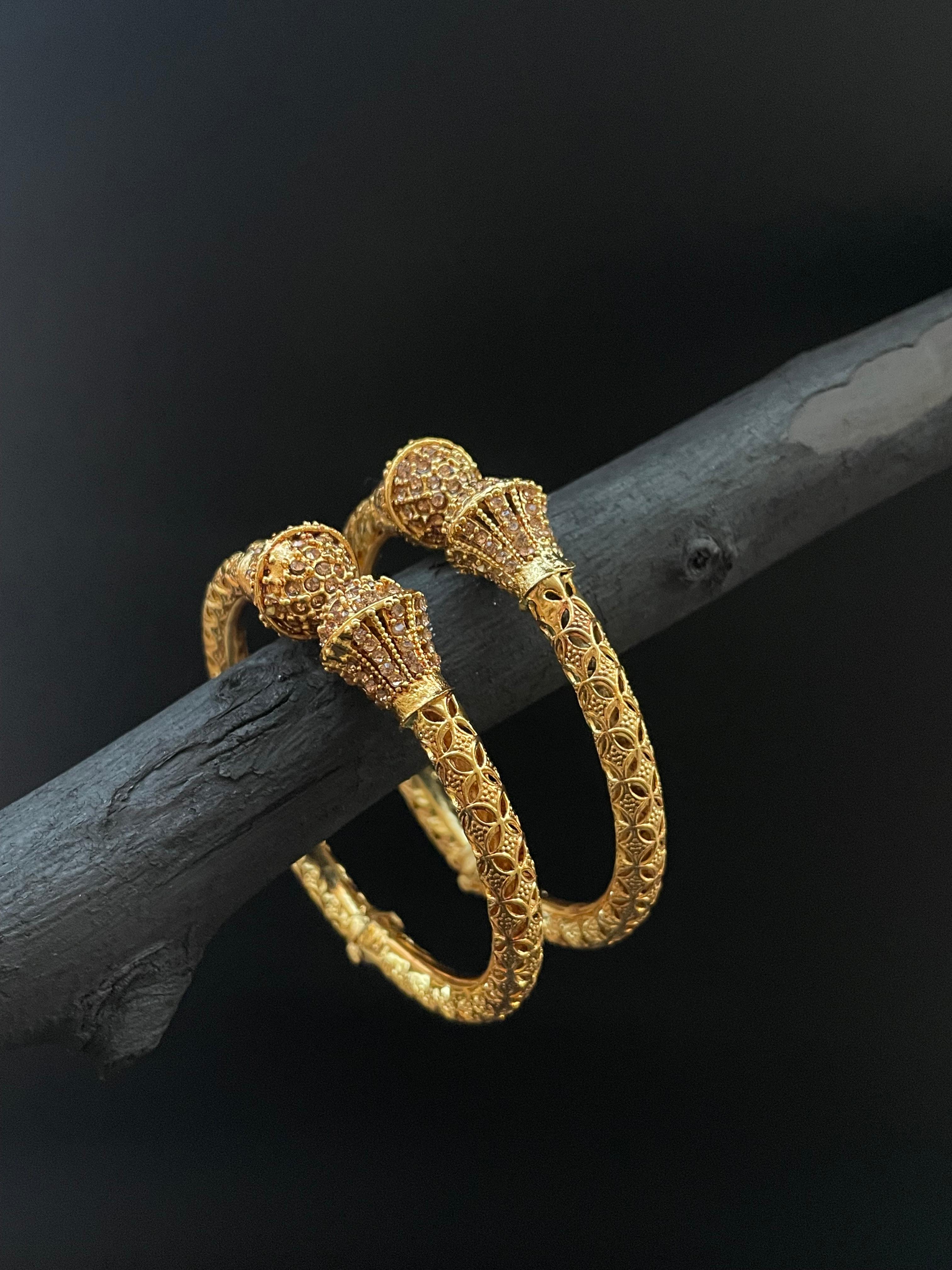 Adjustable bracelet Openable kare