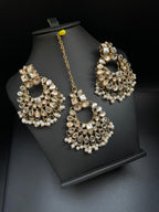 Traditional Earrings With Tika