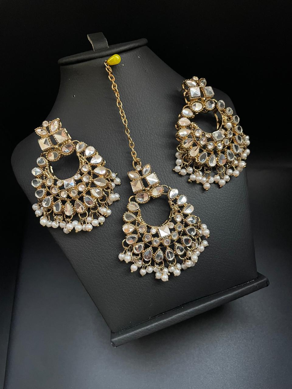 Traditional Earrings With Tika