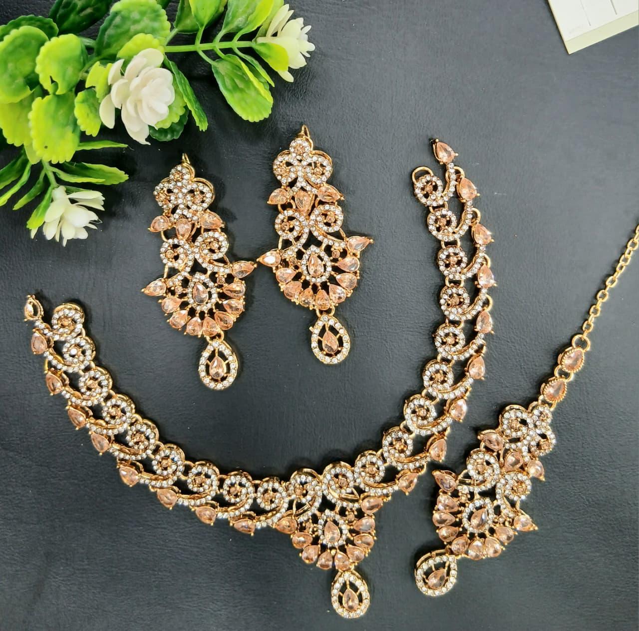 Meher Glow Necklace set